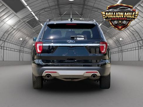 Used 2016 Ford Explorer XLT w/ Equipment Group 202A FWD image 4