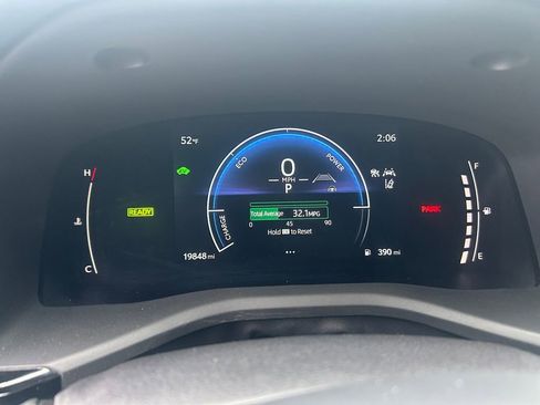 Used 2025 Toyota Camry SE image 16