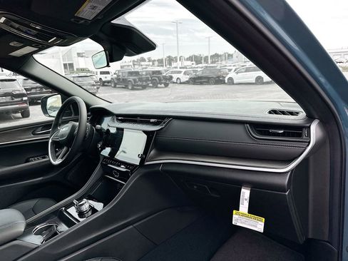 New 2026 Jeep Grand Cherokee L Limited AWD/4WD image 38