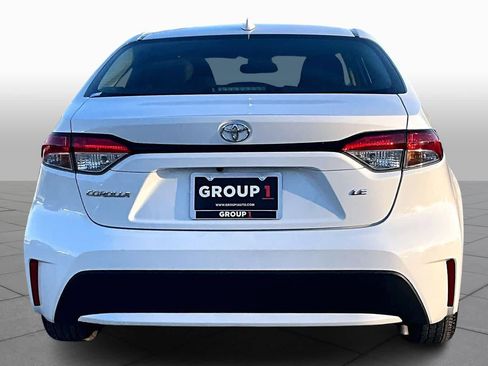 Used 2022 Toyota Corolla LE image 5