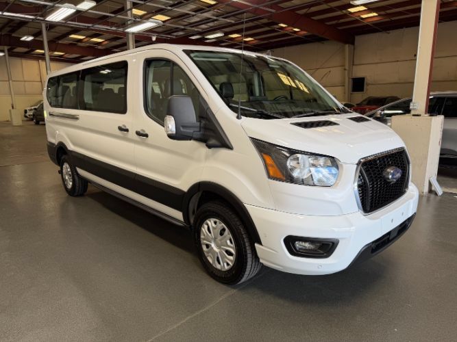 Used 2023 Ford Transit 350 XLT RWD image 5
