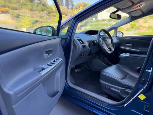 Used 2012 Toyota Prius V Five FWD image 7