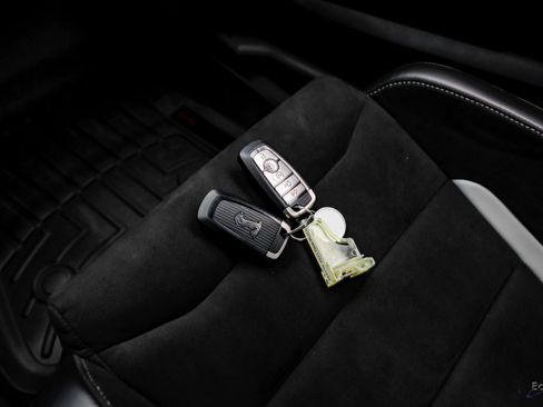 Used 2021 Ford Mustang Shelby GT500 w/ Carbon Fiber Track Pack image 96