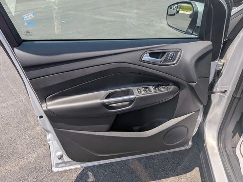 Used 2017 Ford Escape SE FWD image 17