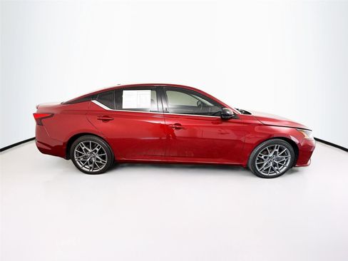 Used 2024 Nissan Altima 2.0 SR FWD image 35
