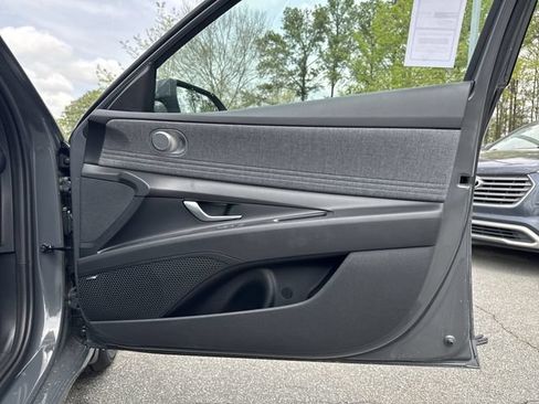 New 2026 Hyundai Elantra Limited FWD image 16