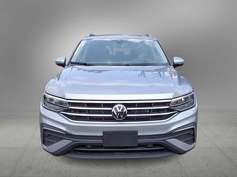 Used 2024 Volkswagen Tiguan SE w/ Panoramic Sunroof Package AWD/4WD image 3