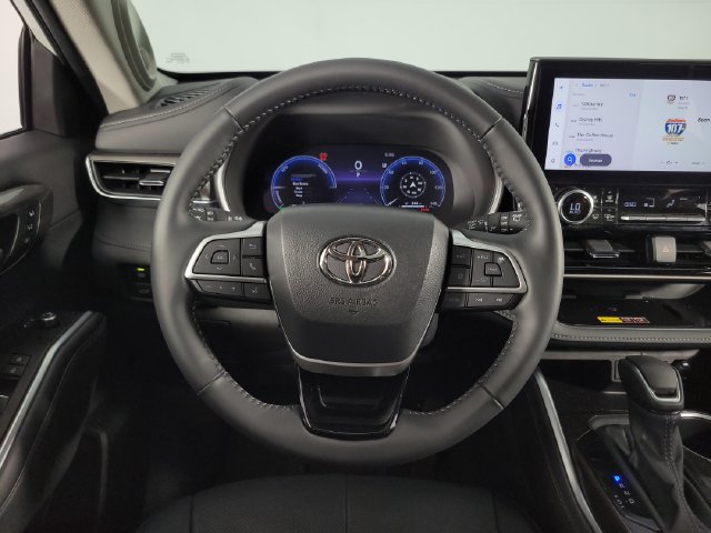 Used 2026 Toyota Highlander Limited AWD/4WD image 24