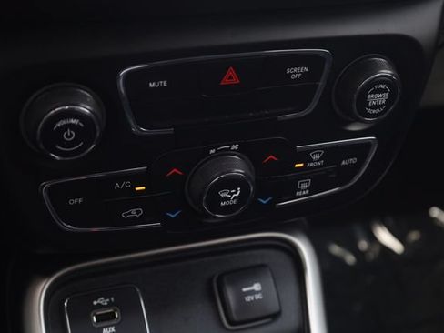 Used 2020 Jeep Compass Latitude FWD image 18
