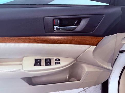 Used 2013 Subaru Outback 2.5i Limited w/ Moonroof Pkg image 18