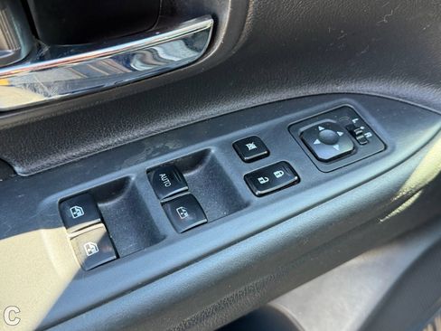 Used 2018 Mitsubishi Outlander SE image 11