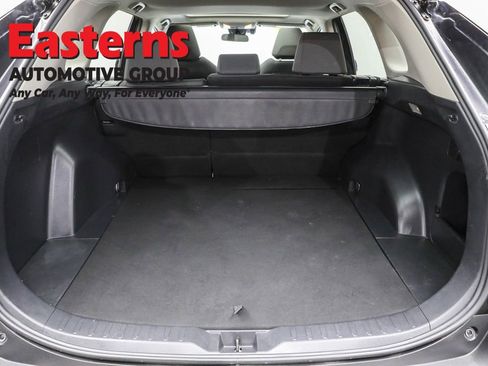 Used 2021 Toyota RAV4 XLE w/ Convenience Package image 9