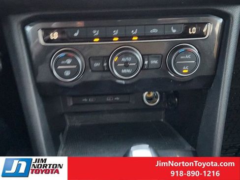 Used 2021 Volkswagen Tiguan SE image 22