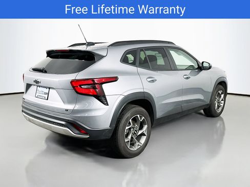 New 2025 Chevrolet Trax LT w/ Driver Confidence Package FWD image 8