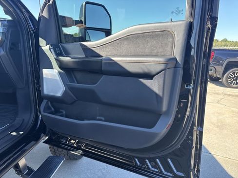 Used 2024 Ford F250 Platinum image 19