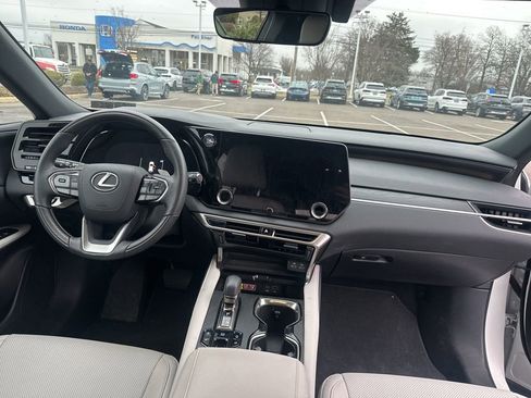 Used 2025 Lexus RX 350 Premium image 11