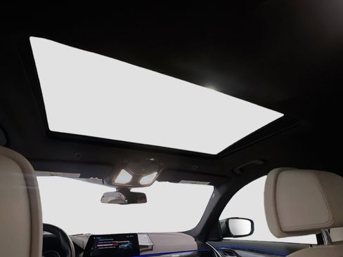 Used 2018 BMW 530e image 17