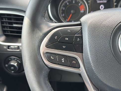 Used 2021 Jeep Cherokee Latitude Plus FWD image 16