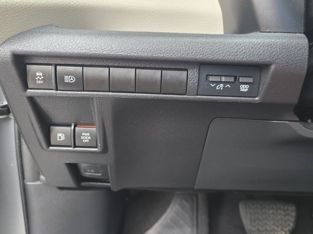 Certified 2023 Toyota Sienna XLE FWD image 29