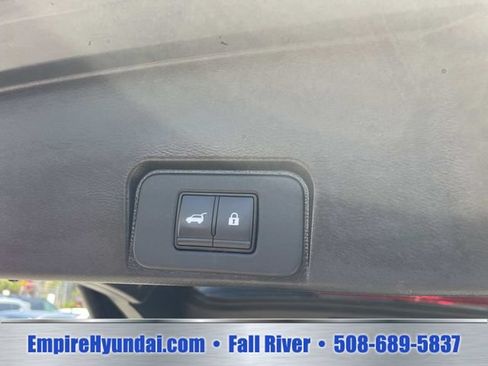 Used 2024 Nissan Rogue SV AWD/4WD image 7