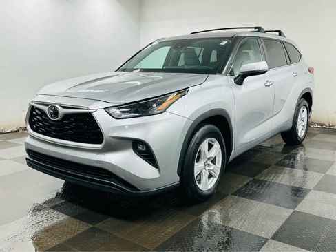 Certified 2023 Toyota Highlander LE image 1