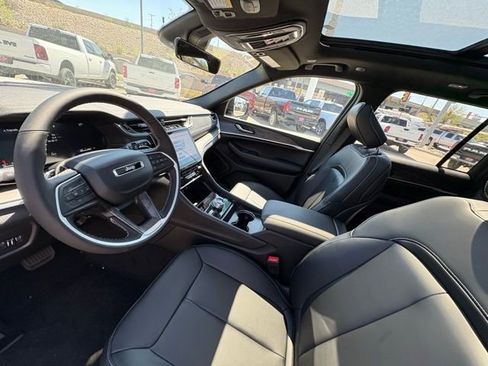 New 2025 Jeep Grand Cherokee Limited w/ Black Appearance Package image 14