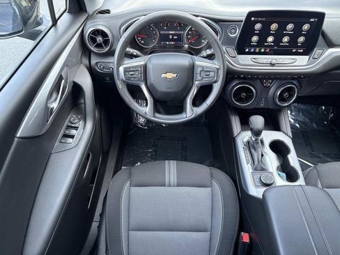 Used 2025 Chevrolet Blazer LT AWD/4WD image 28