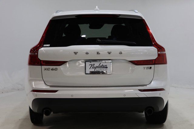 Used 2018 Volvo XC60 T5 Momentum w/ Vision Package AWD/4WD image 3
