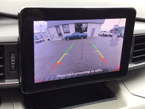 Used 2022 Ford Explorer XLT w/ Equipment Group 202A image 29