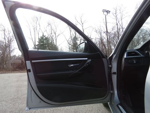 Used 2017 BMW 330i xDrive Sedan image 9