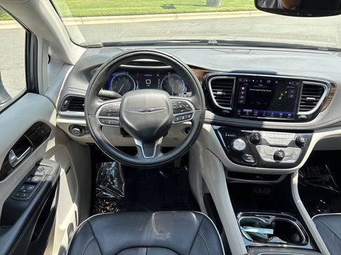 Used 2022 Chrysler Pacifica Limited FWD image 20