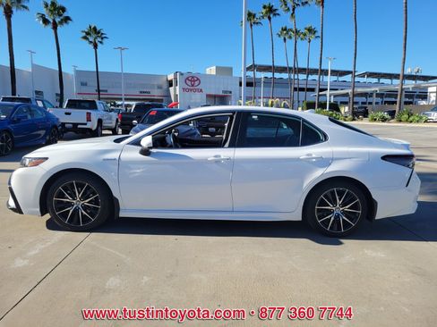 Certified 2021 Toyota Camry SE image 7