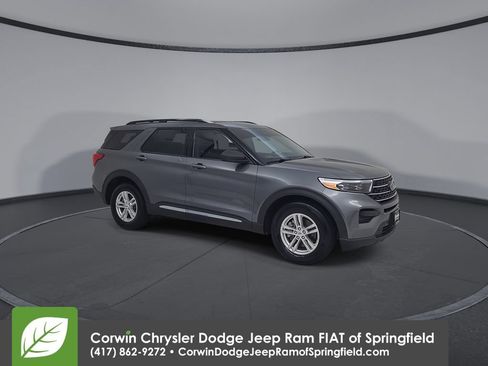 Used 2021 Ford Explorer XLT AWD/4WD image 2