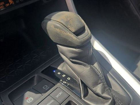 Used 2020 Toyota RAV4 XLE w/ Convenience Package image 8