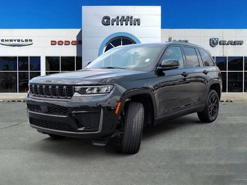 Used 2026 Jeep Grand Cherokee Altitude RWD image 11