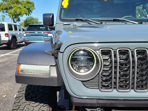 Used 2024 Jeep Wrangler Unlimited Rubicon AWD/4WD image 7