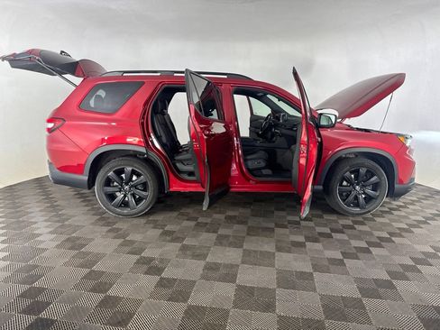 Certified 2025 Honda Pilot Black Edition image 14