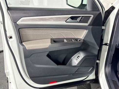 Certified 2023 Volkswagen Atlas Cross Sport SE w/ Panoramic Sunroof Package image 10