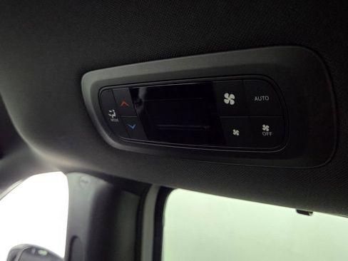 New 2025 Chrysler Pacifica Select w/ Fav Edition Package FWD image 35