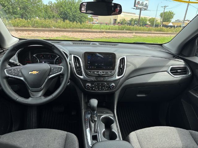 Used 2023 Chevrolet Equinox LT AWD/4WD image 13