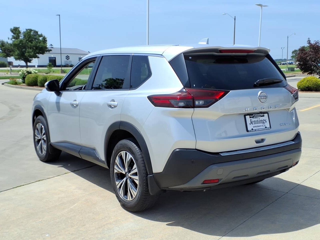 Used 2023 Nissan Rogue SV AWD/4WD image 3