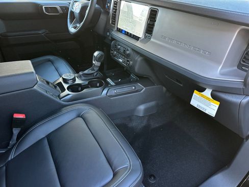 New 2026 Ford Bronco Outer Banks w/ Black Appearance Package AWD/4WD image 18