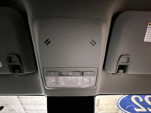 Used 2022 Chevrolet Trax LT w/ LT Convenience Package image 23