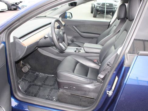 Used 2022 Tesla Model Y Long Range image 10