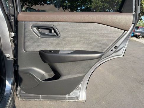 Used 2023 Nissan Rogue S image 12