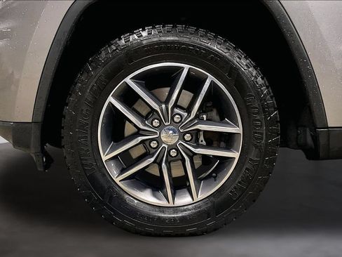 Used 2017 Jeep Grand Cherokee Limited AWD/4WD image 34