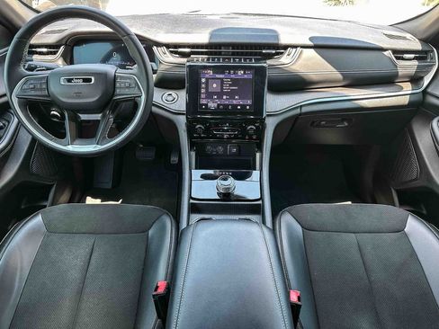 Used 2023 Jeep Grand Cherokee Altitude AWD/4WD image 11
