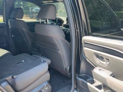 Used 2025 Honda Pilot Sport image 12