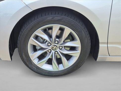 Used 2021 Toyota Avalon XLE FWD image 20