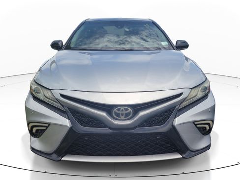Used 2018 Toyota Camry XSE FWD image 2